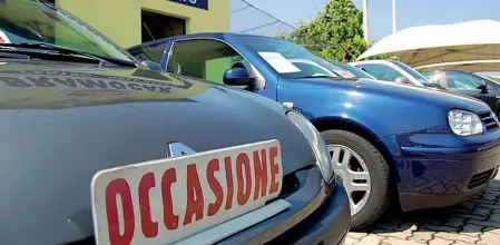  ??  ?? Il boom
Sono migliaia le auto usate che vengono comprate e vendute in Puglia
È il segnale evidente che non tutti possono comprare vetture nuove