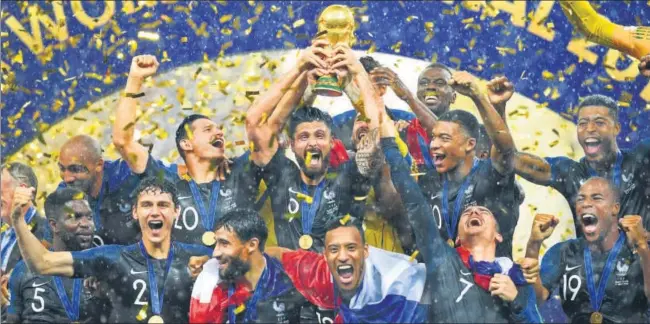  ?? GETTY IMAGES ?? Surrounded by teammates, France’s Olivier Giroud holds the World Cup trophy at the Luzhniki Stadium in Moscow on Sunday. France ended a 20year wait for their second World Cup triumph in what was their thirdever final.