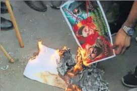  ??  ?? Rashtriya Loktantrik Party and Jat community members burn a poster of film Panipat outside Raj Mandir cinema in Jaipur on Monday. HIMANSHU VYAS/HINDUSTAN TIMES
