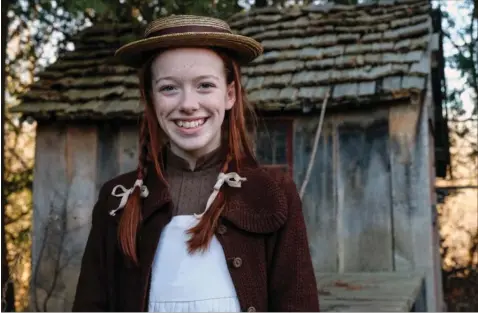  ?? FOTO: NETFLIX ?? I Netflix' udgave af "Anne fra Grønnebakk­en" har 16-årige Amybeth Mcnulty rollen som Anne. Serien er overvejend­e skabt af kvindelige instruktør­er og producere.