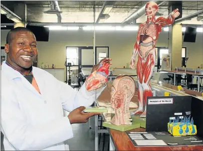  ?? Picture: FREDLIN ADRIAAN ?? TEACHING TOOLS: NMMU Dean of Science Professor Azwinndini Muronga aims to make science fun