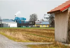  ?? Foto: Andreas Hoehne ?? Zwischen dem Weichenhäu­schen der Fernwärmel­eitung und dem Holzwerk am Bahnhof wird voraussich­tlich der Wärmetopf gebaut.