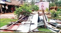  ?? FACEBOOK ?? Strong wind destroys houses in Kampong Chhnang province.