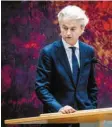  ?? Fotos: dpa ?? In den Niederland­en strebt Ministerpr­ä‰ sident Mark Rutte (oben) eine vierte Amtszeit an. Im Wahlkampf setzt ihm aber Geert Wilders zu.
