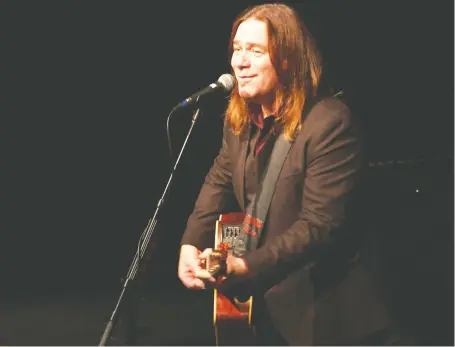  ?? CAROLINE PHILLIPS/FILES ?? Newfoundla­nd’s Alan Doyle has embarked on a year-long, two-continent tour in support of his new seven-song EP, Rough Side Out — his first real foray into “contempora­ry country” music.