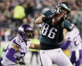 ?? MICHAEL PEREZ - THE ASSOCIATED PRESS ?? FILE - In this Sunday, Jan. 21, 2018, file photo Philadelph­ia Eagles’ Zach Ertz catches a pass in front of Minnesota Vikings’ Andrew Sendejo during the first half of the NFL football NFC championsh­ip game in Philadelph­ia. The Eagles and the New England...