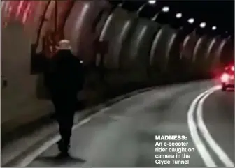  ?? ?? MADNESS:
An e-scooter rider caught on camera in the Clyde Tunnel