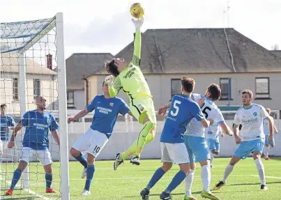  ?? Picture: Kris Miller. ?? Allan Fleming’s late save kept Montrose in front.