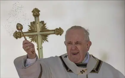  ?? Alessandra Tarantino/Associated Press ?? Pope Francis blesses the altar as he arrives to celebrate the Catholic Easter Sunday mass in St. Peter’s Square at the Vatican, April 17, 2022.