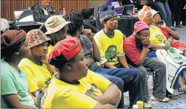  ?? Picture: EUGENE COETZEE ?? PAINFUL ANTICIPATI­ON: ANC supporters at the Nelson Mandela Bay IEC centre look glumly at the TV screen that shows low numbers of votes cast for the party in the local government elections