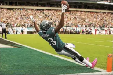  ?? RICK KAUFFMAN - DIGITAL FIRST MEDIA ?? Eagles wide reciever Nelson Agholor trust falls into the end zone after a 72-yard touchdown reception from Carson Wentz in the third quarter.