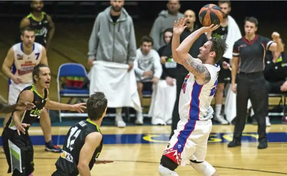  ?? Photo: Nev Madsen ?? AND ONE: Josh Derksen will be looking for more game time against the Gold Coast Rollers tonight after fouling out in just 18 minutes of play during the Mountainee­rs’ loss to USC Rip City.