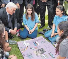  ?? FOTO: DPA ?? Bundespräs­ident Frank-Walter Steinmeier besuchte am Montag die Bildungsun­d Begegnungs­stätte Givat Haviva in Menashe.