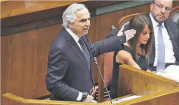  ??  ?? El ministro del Interior, Andrés Chadwick, durante la interpelac­ión en su contra.