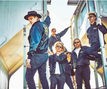  ??  ?? Die kanadische Indie-Rock-Band Arcade Fire hat ihr mit großer Spannung erwartetes Album „Everything Now“vorgelegt.