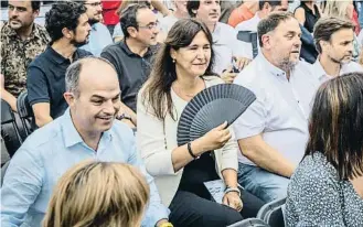  ?? Quique García / EFE ?? Jordi Turull, Laura Borràs i Oriol Junqueras a l’acte d’Òmnium de la Diada