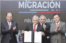 ?? EFE ?? Adiós. El presidente Sebastián Piñera, junto a varios ministros, durante la presentaci­ón de su propuesta de reforma a la Ley de Migracione­s.