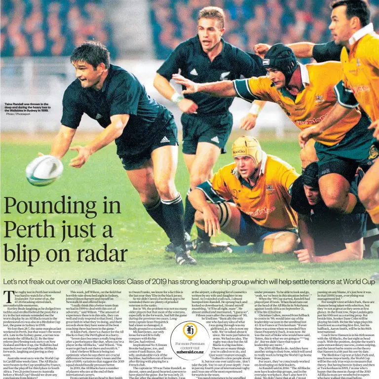  ?? Photo / Photosport ?? Taine Randell was thrown in the deep end during the heavy loss to the Wallabies in Sydney in 1999.