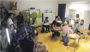  ?? JORGE NAVARRO PARA LA NACIÓN ?? Un ambiente de cordialida­d se sintió durante las primeras escenas de Maikol Yordan regresa a clases.