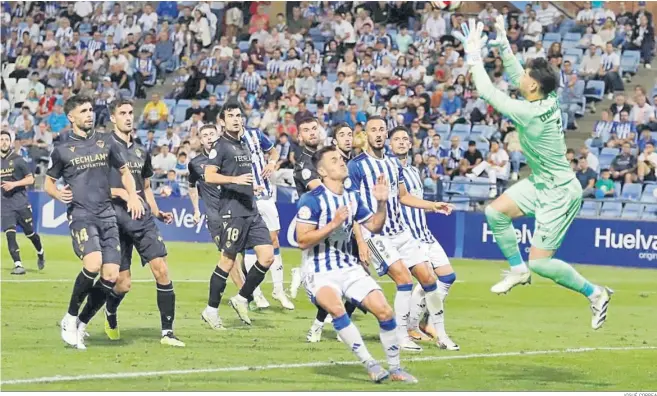  ?? JOSUÉ CORREA ?? Un lance del partido de la primera vuelta entre Recreativo y Castellón.