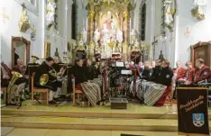  ?? Fotos: Helmut Bader ?? Die Musikkapel­le Stockheim glänzte bei ihrem Jahreskonz­ert in der Kirche von St. Michael.
