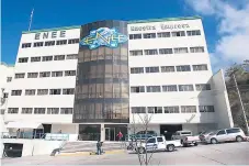  ??  ?? RECORTES. La Enee se ha ahorrado L384.4 millones.