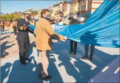  ?? CEDOC PERFIL ?? BANDERA. Se recordaron los 200 años del izamiento en las islas.