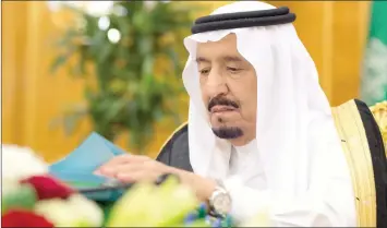  ??  ?? خادم الحرمين الشريفين الملك سلمان بن عبد العزيز لدى ترؤسه جلسة مجلس الوزراء في الرياض أمس (واس)