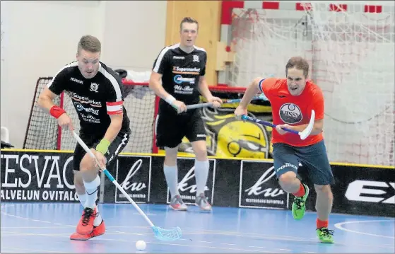  ?? FOTO: THOMAS SUNDSTRÖM ?? NY NIVÅ. RF Crew och lagkaptene­n Matias Wikholm inledde division 3-spelet i lördags.