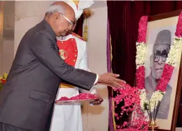  ?? — PTI ?? President Ram Nath Kovind pays homage to former President Neelam Sanjiva Reddy on his birth anniversar­y at Rashtrapat­i Bhavan in New Delhi on Saturday.