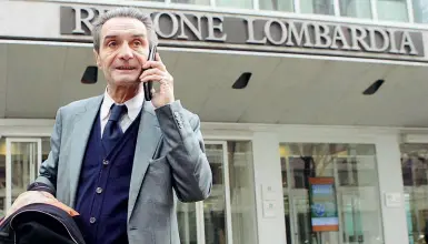  ?? (Vaglia) ?? Avvocato Attilio Fontana, 65 anni, in politica con la Lega dal 1995, ieri mattina davanti al palazzo della Regione