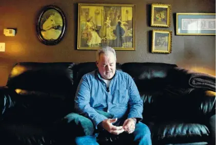  ?? THE ASSOCIATED PRESS ?? Kyle Graves, who is in recovery for opioid addiction, sits in the home he shares with his mother in Franklin, Tenn. Graves’ troubles began more than a decade ago when he sought relief for degenerati­ve arthritis in his hips, shoulders, feet and back. He...