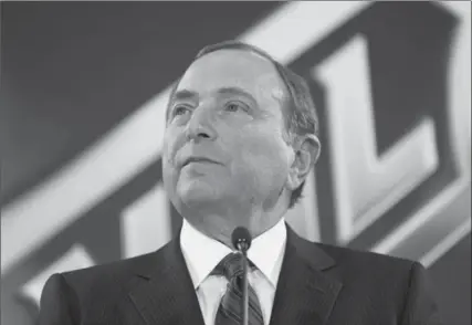  ?? , ASSOCIATED PRESS FILE PHOTO ?? NHL commission­er Gary Bettman: Science says there is not a clear link between concussion­s and CTE. “If that consensus changes, so, too, will my answers.”