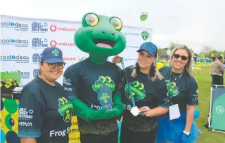  ?? Photo: Michelle Pienaar ?? Frogfoot team members Chandré Beukes (marketing), Frikkie the mascot, head of brand activation Miranda du Preez and regional brand activation manager Maryke Knott.