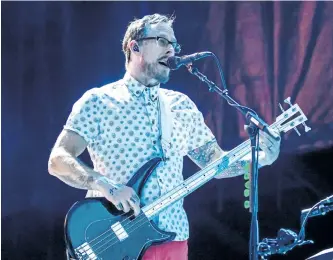  ?? MONTREAL GAZETTE FILES ?? Scott Shriner of the rock band Weezer performs at the 2015 edition of the Osheaga music festival in Montreal.