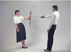  ??  ?? „Rest Energy“verwirklic­hte Abramovic 1980 mit ihrem Partner Ulay.