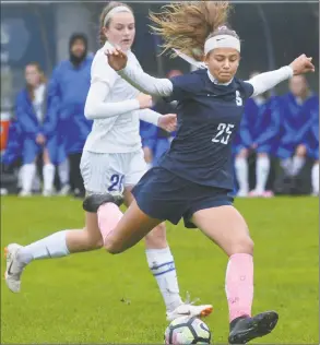  ?? Erik Trautmann / Hearst Connecticu­t Media ?? Staples’ Marlo Von der Ahe (25) moves the ball away from Ludlowe’s Maya Newton (26) in their FCIAC girls soccer game at Staples on Saturday in Westport.