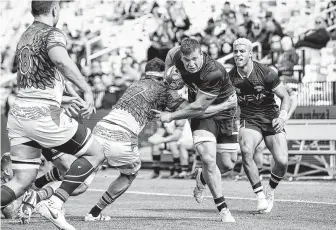  ?? Jon Shapley / Staff photograph­er ?? SaberCats player Adriaan Booysen dodges a tackle by Raptors back row Michael Stewart before he scores during the first half Saturday at Aveva Stadium in Houston.