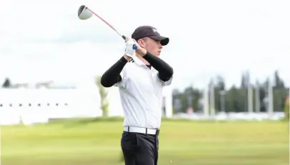  ?? CITIZEN FILE PHOTO ?? Cody Bailey keeps an eye on his tee shot on the fourth hole at the Prince George Golf and Curling Club on June 10, 2018 during the final round of the Junior Simon Fraser Open.