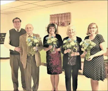  ?? ANN SCAMERHORN PHOTO ?? Columnist Phil Potempa honored his elementary teachers with flowers in April 2018 during his 30th class alumni reunion. Pictured, from left, are Potempa with former principal Frank Szynalski, fourth grade teacher Pam Nielsen, first grade teacher Paula Swanson and kindergart­en teacher Lois Haring.