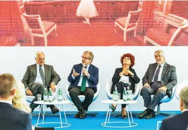  ??  ?? Gli Stati generali dell’Innovazion­e: da sinistra Alberto Bombassei, Roberto Maroni, Valeria Fedeli e Giuliano Poletti.