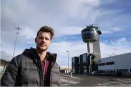  ??  ?? Som flyveleder på Kjevik vil Tor Kristoffer Granmar bli tilbudt ny jobb i det spanske selskapet. Han stiller seg hundre prosent bak bekymrings­meldingen fra Norsk Flygeleder­forening.