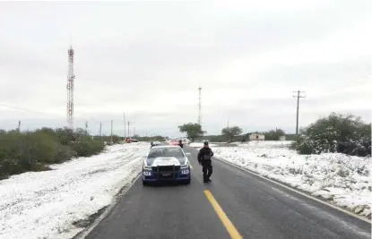  ?? CORTESÍA ?? Municipios y carreteras del centro y norte del estado se cubrieron de nieve.