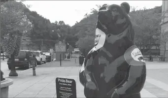  ?? TRIBUNE NEWS SERVICE ?? The coal industry's influence is hard to escape in eastern Kentucky. One of the bear statues in downtown Pikeville is decorated with the "Friends of Coal" associatio­n logo.