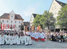  ?? FOTO: BARBARA KÖRNER ?? Fronleichn­amsfeier auf dem Ehinger Marktplatz 2017.