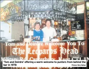 ?? Picture: Rory Kehoe ?? ‘Tom and Deirdre’ offering a warm welcome to punters from behind the barin1978