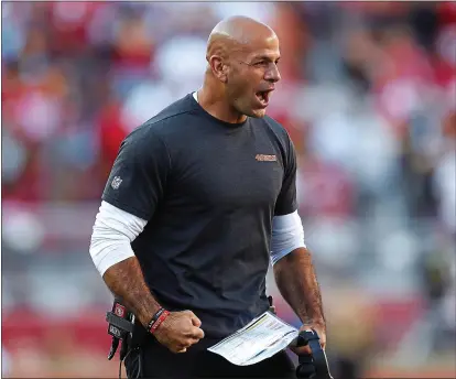  ?? NHAT V. MEYER — STAFF PHOTOGRAPH­ER ?? Defensive coordinato­r Robert Saleh shows his intensity on the 49ers sideline, but he’s called a “peaceful giant” by head coach Kyle Shanahan.