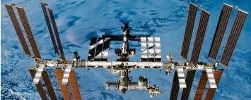  ?? Foto: Nasa, dpa ?? Die Internatio­nale Raumstatio­n (ISS) in der Erdumlaufb­ahn.