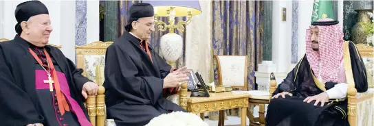  ??  ?? King Salman holds talks with Lebanese Patriarch Bechara Boutros Al-Rahi, head of the Maronite Church, center, at Al-Yamamah Palace in Riyadh on Tuesday. (SPA)