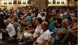  ??  ?? Un public conquis au sein de l’Eglise Notre Dame de l’Assomption.